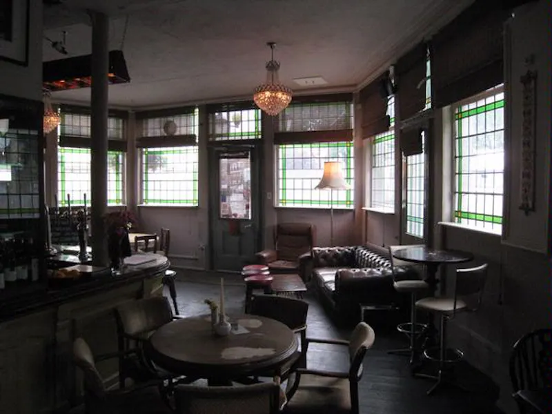 Traditional Hackney pub, R743 (photo 7)