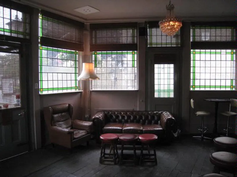Traditional Hackney pub, R743 (photo 9)