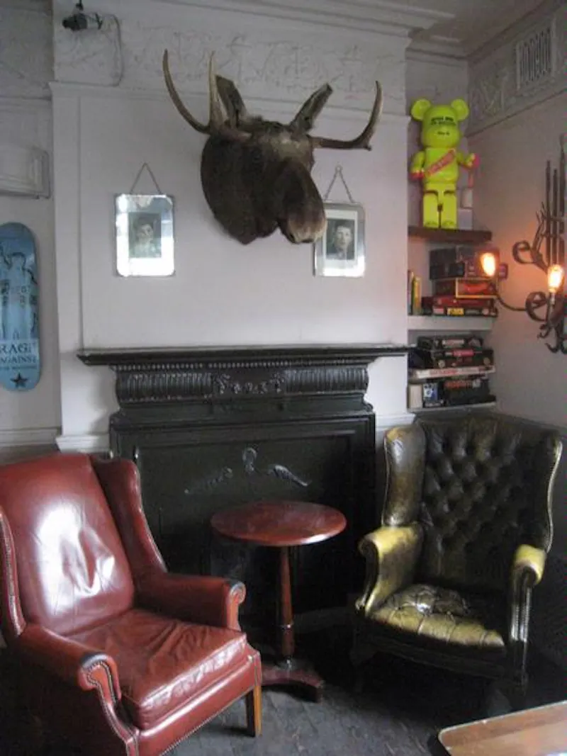 Traditional Hackney pub, R743 (photo 10)