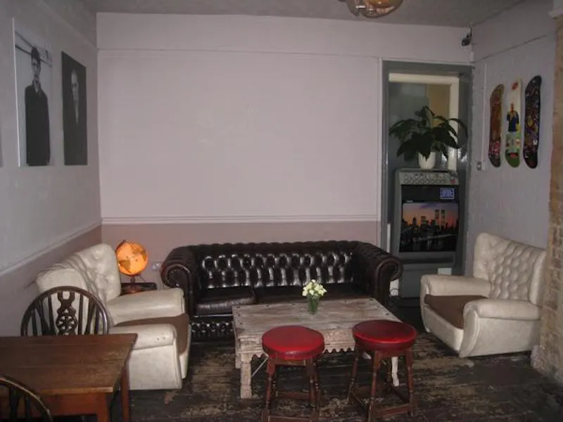 Traditional Hackney pub, R743 (photo 14)