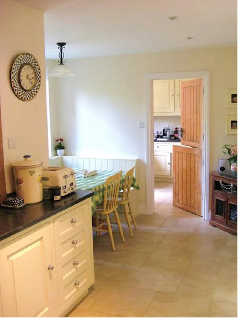Kitchen at Film location C807 in Surrey (photo 5)