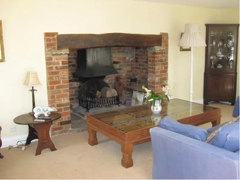 Fireplace at Film location C807 in Surrey (photo 8)