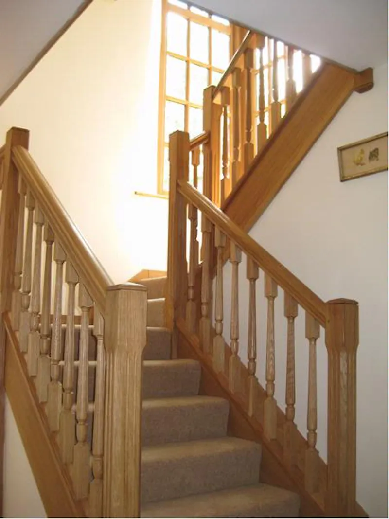 Staircase at Film location C807 in Surrey (photo 10)