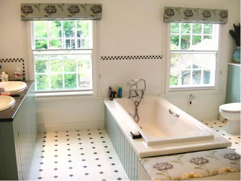 Bathroom at Film location C807 in Surrey (photo 13)