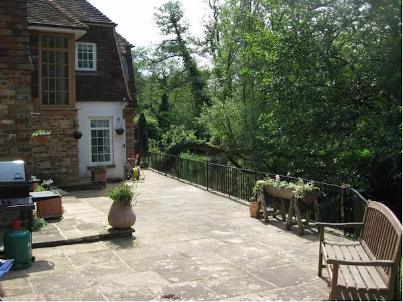 Film location C807 in Surrey (photo 15)
