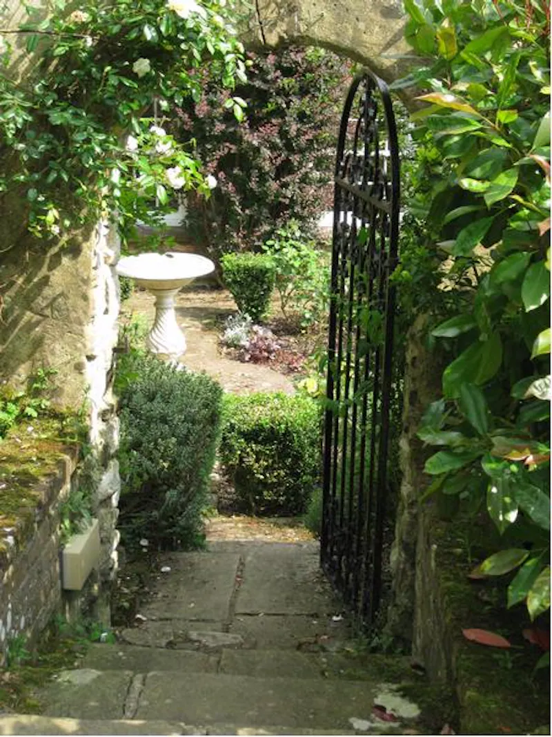 Film location C807 in Surrey (photo 16)