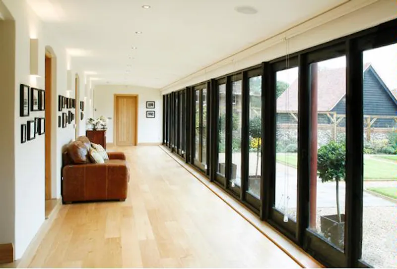 Corridor at Film location L625 in Hertfordshire (photo 8)