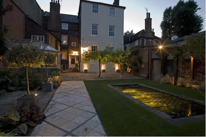 Substantial Barnet townhouse, A1253 (photo 2)