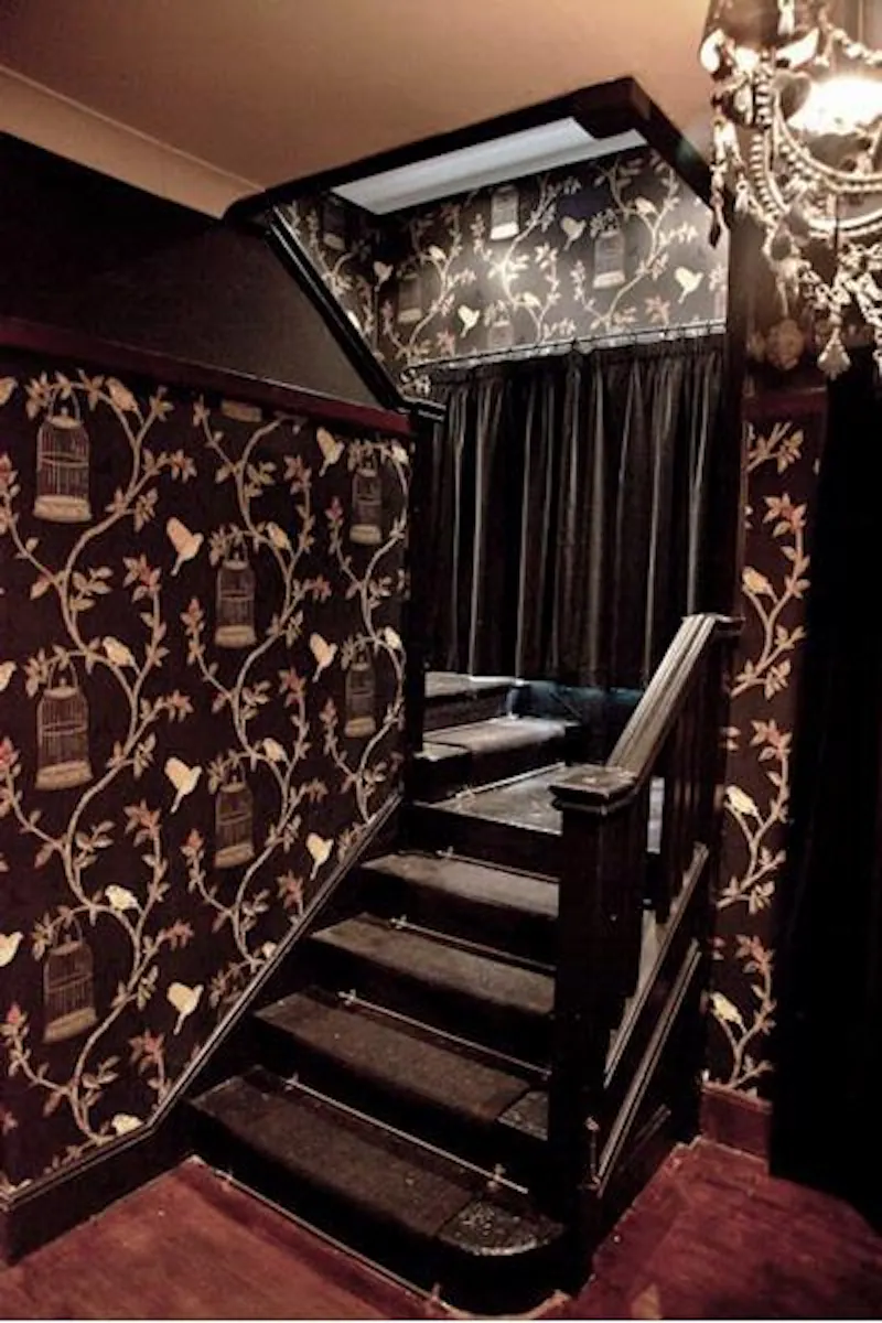 Staircase at Haywards Heath house, B1543 (photo 5)