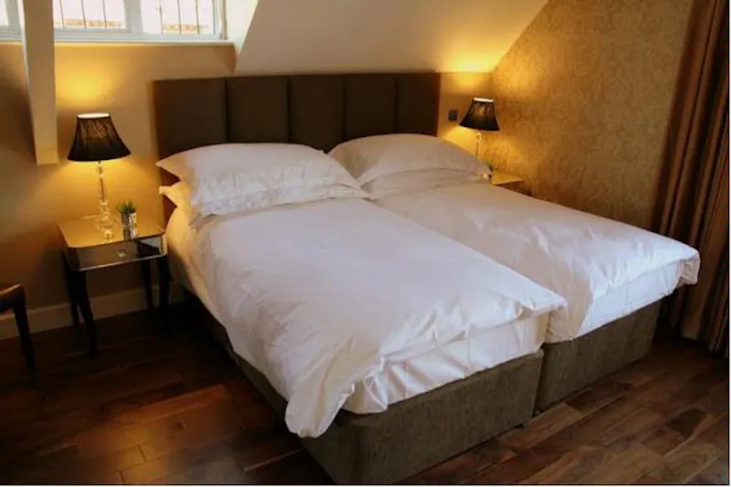 Bedroom at Hendon boutique hotel and venue, R745 (photo 8)