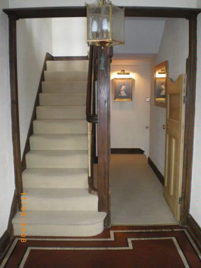 Corridor at Film location E344 in London (photo 1)