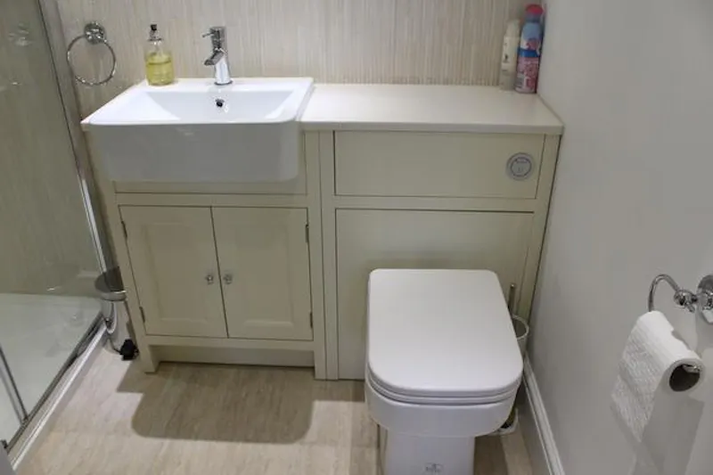 Bathroom at Georgian Malvern Hills house , A1214 (photo 103)