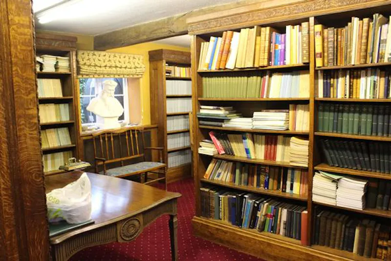 Library at Georgian Malvern Hills house , A1214 (photo 125)