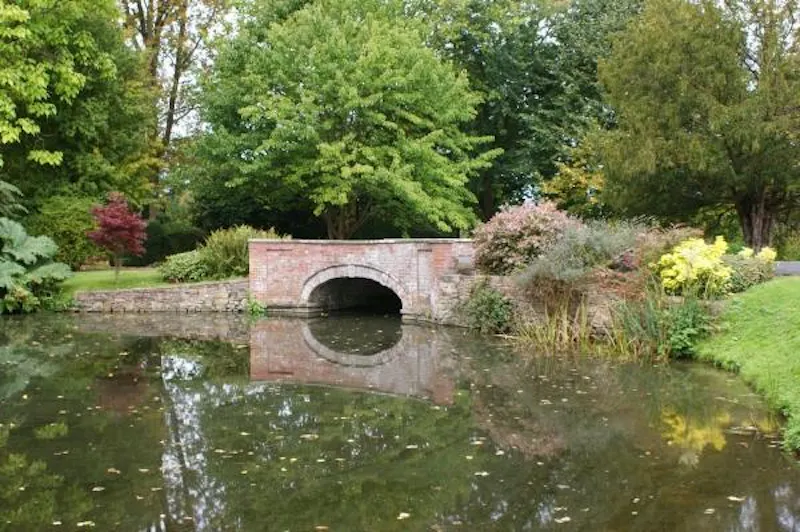 Lake at Georgian Malvern Hills house , A1214 (photo 133)