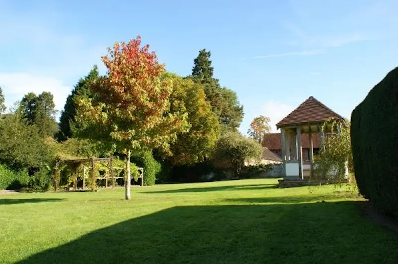 Garden at Georgian Malvern Hills house , A1214 (photo 135)