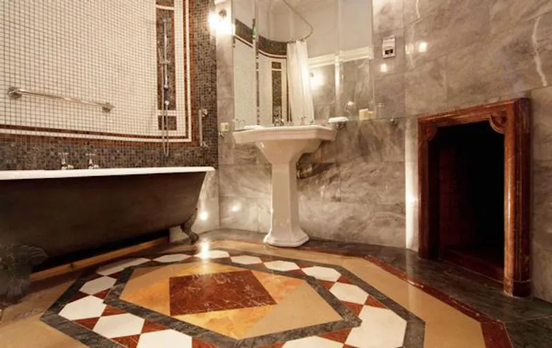 Bathroom at Mayfair private members' club, R734 (photo 28)