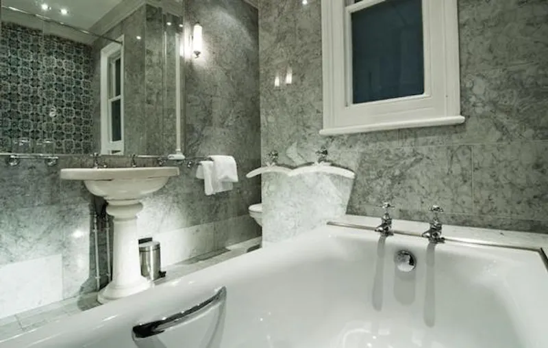 Bathroom at Mayfair private members' club, R734 (photo 31)
