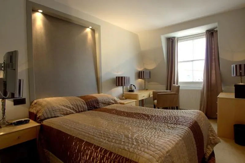 Mayfair private members' club, R734 (photo 42)