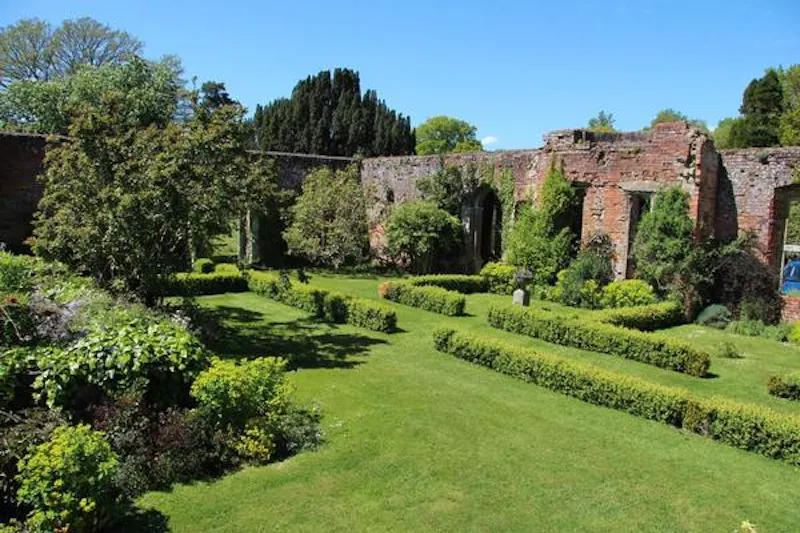 Garden - formal at Country estate in Markbeech, B1526 (photo 67)