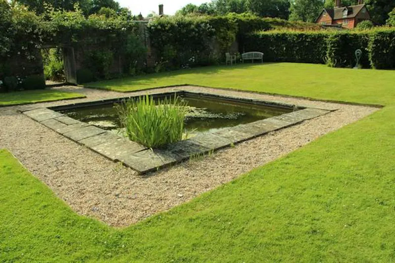 Pond at Country estate in Markbeech, B1526 (photo 80)