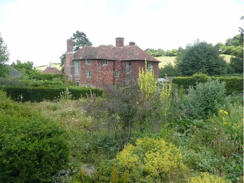 Historic Chalk Valley rural farm, M271 (photo 20)
