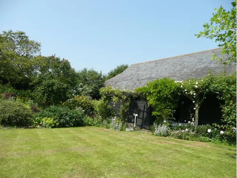 Garden at Historic Chalk Valley rural farm, M271 (photo 23)