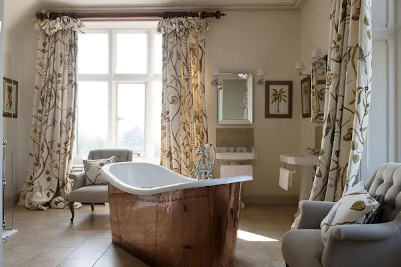 Bathroom at Victorian Gothic estate in Snaith, G277 (photo 19)