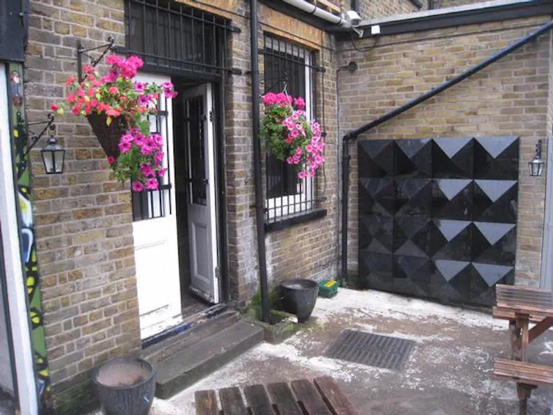 Traditional Hackney pub, R743 (photo 16)