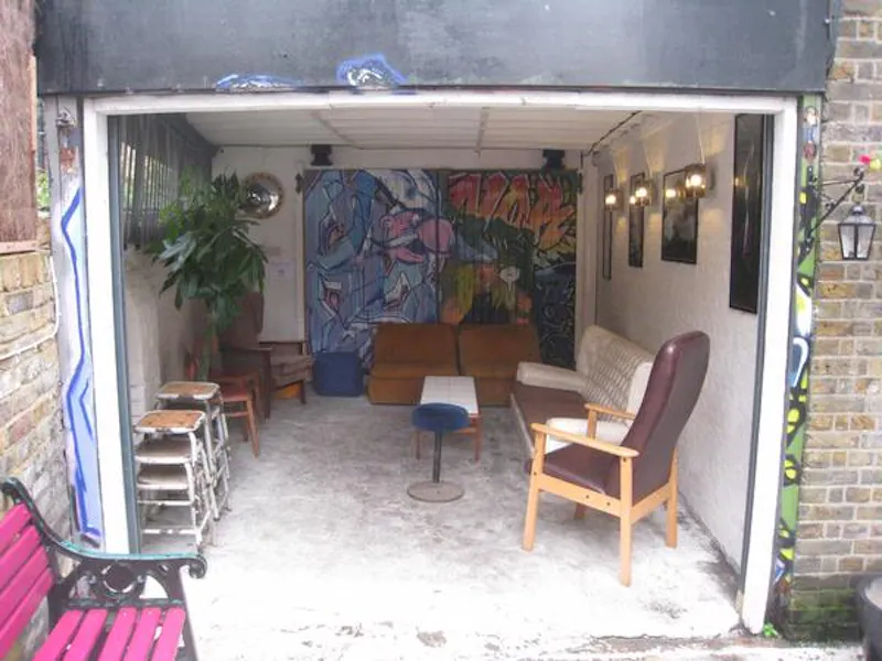 Traditional Hackney pub, R743 (photo 18)