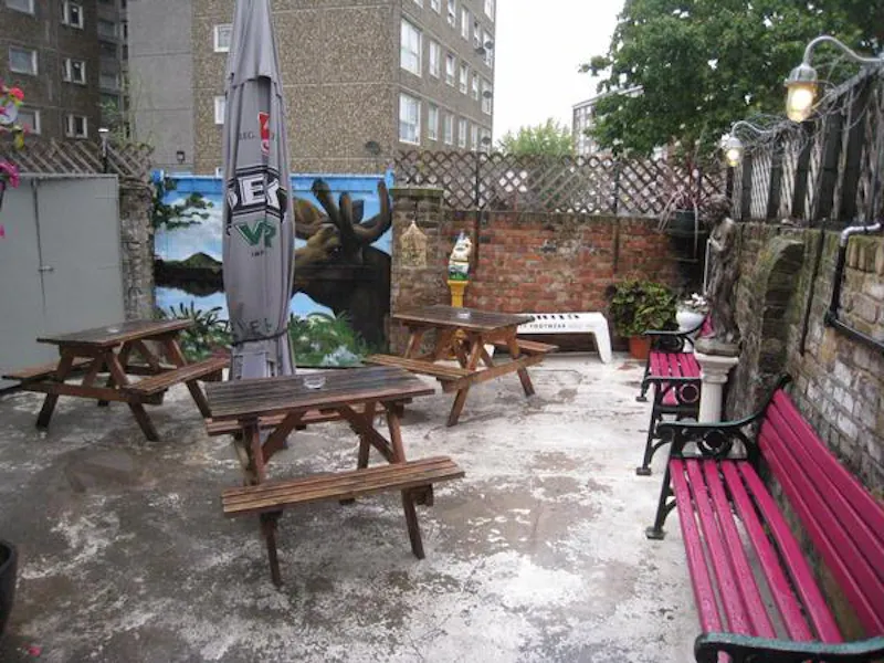 Traditional Hackney pub, R743 (photo 19)