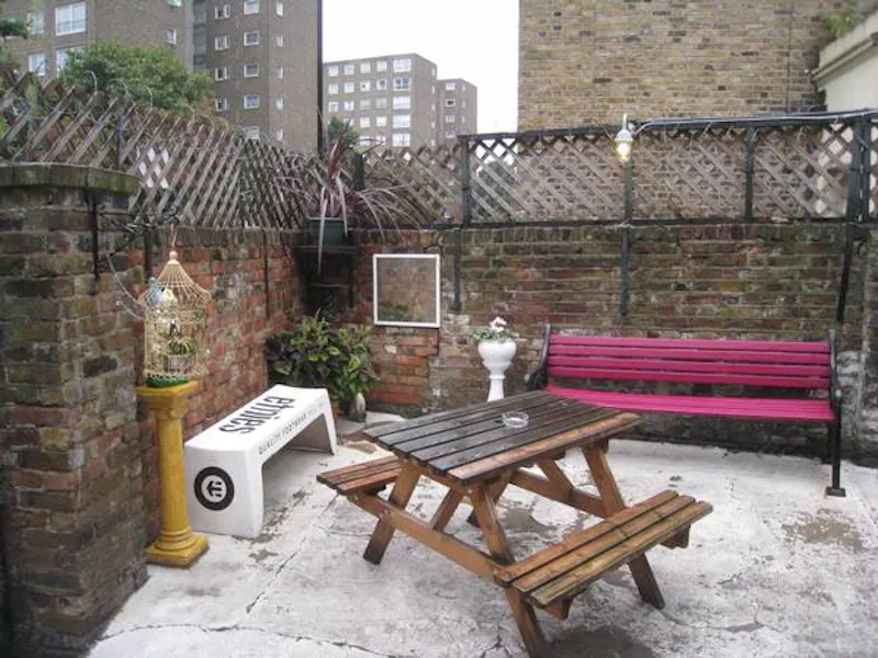 Traditional Hackney pub, R743 (photo 20)