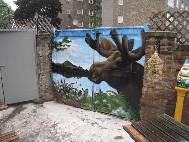 Gate at Traditional Hackney pub, R743 (photo 21)