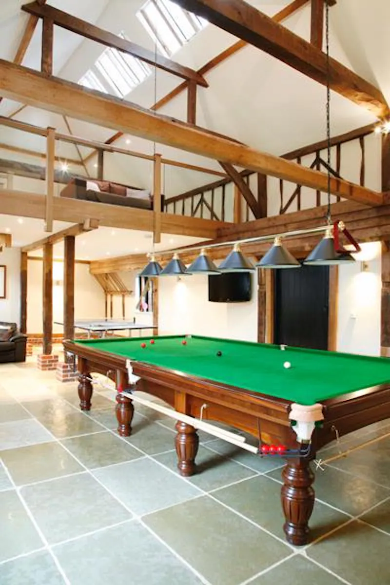 Games room at Film location L625 in Hertfordshire (photo 9)