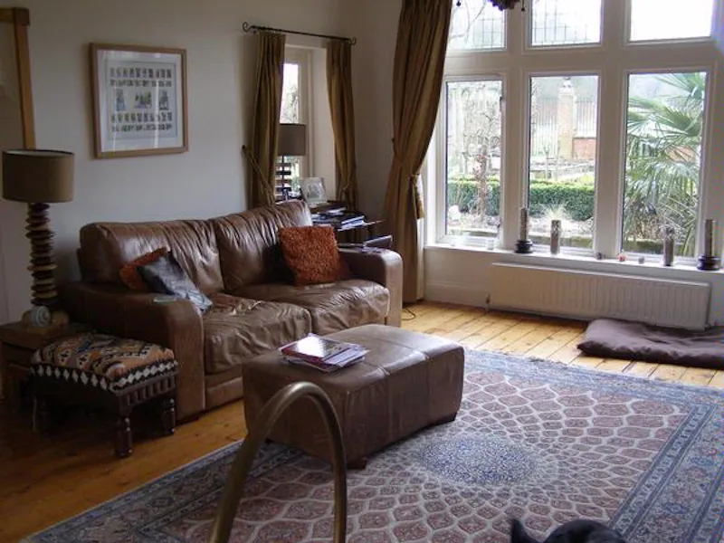 Living Room at Motcombe 19th Century house, B1545 (photo 5)