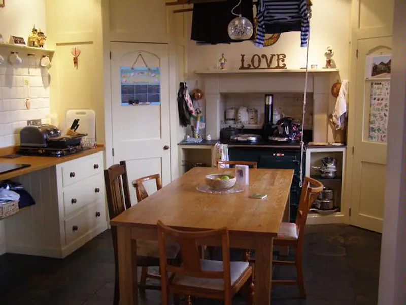 Aga at Motcombe 19th Century house, B1545 (photo 8)