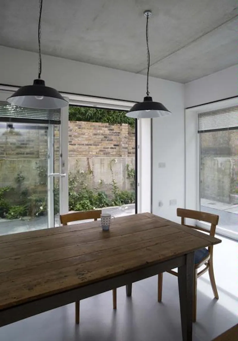 Dining room at Architectural Kilburn house, D2057 (photo 9)