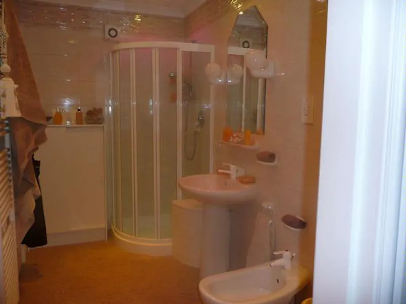 Shower at Film location D2059 in Merseyside (photo 11)