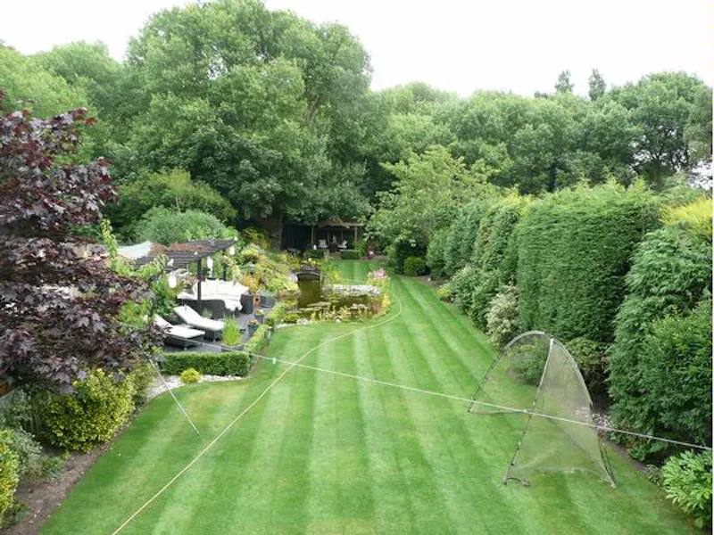 Garden at Film location D2059 in Merseyside (photo 15)