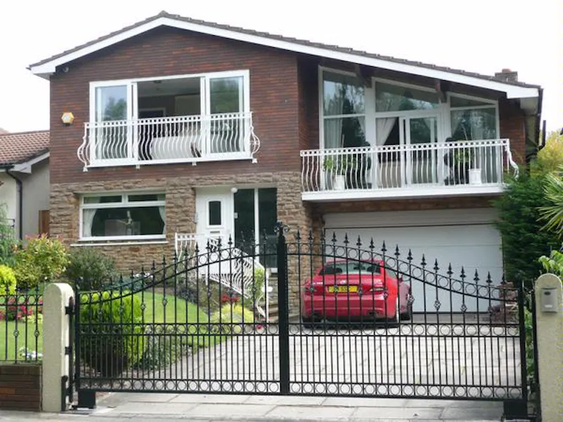 Driveway at Film location D2059 in Merseyside (photo 18)