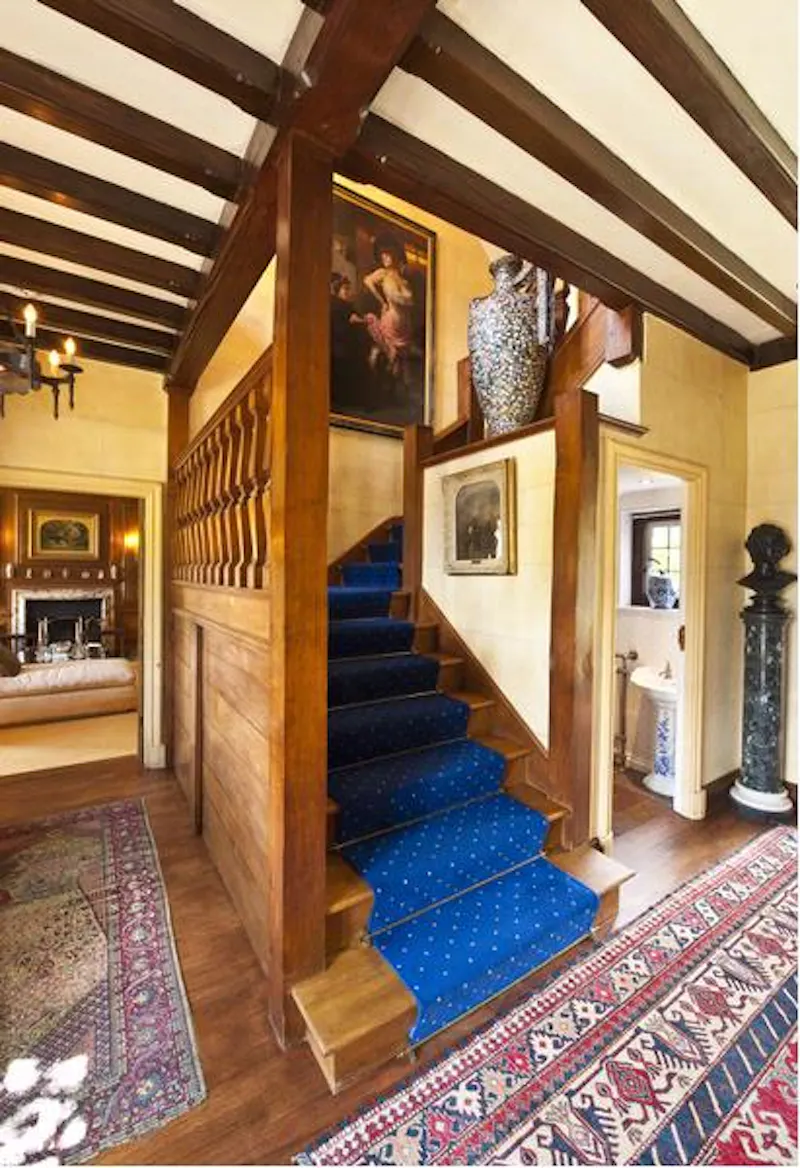 Corridor at Country views Surrey Tudor style home, M274 (photo 11)