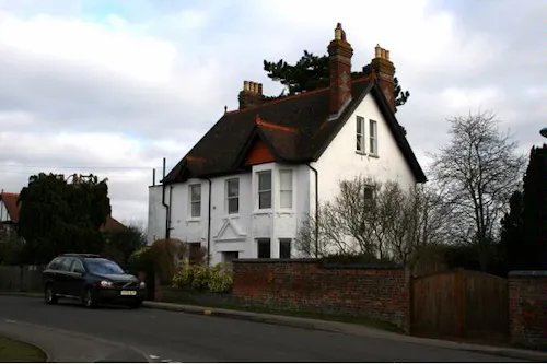 Handsome house in Henley, B1546