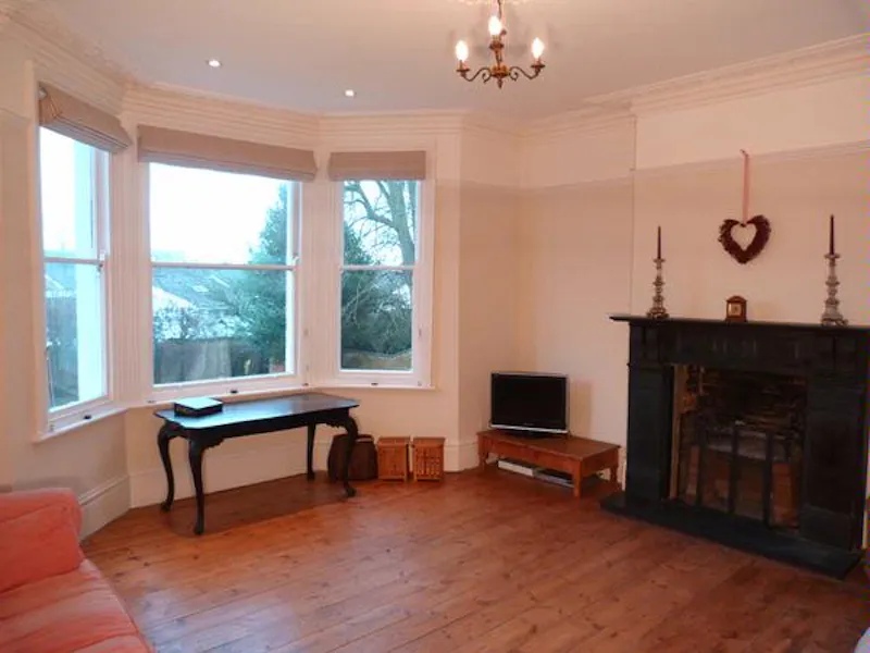Handsome house in Henley, B1546 (photo 3)