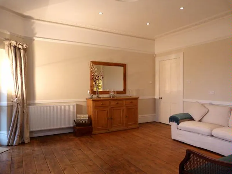 Handsome house in Henley, B1546 (photo 9)