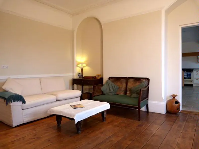 Living Room at Handsome house in Henley, B1546 (photo 10)