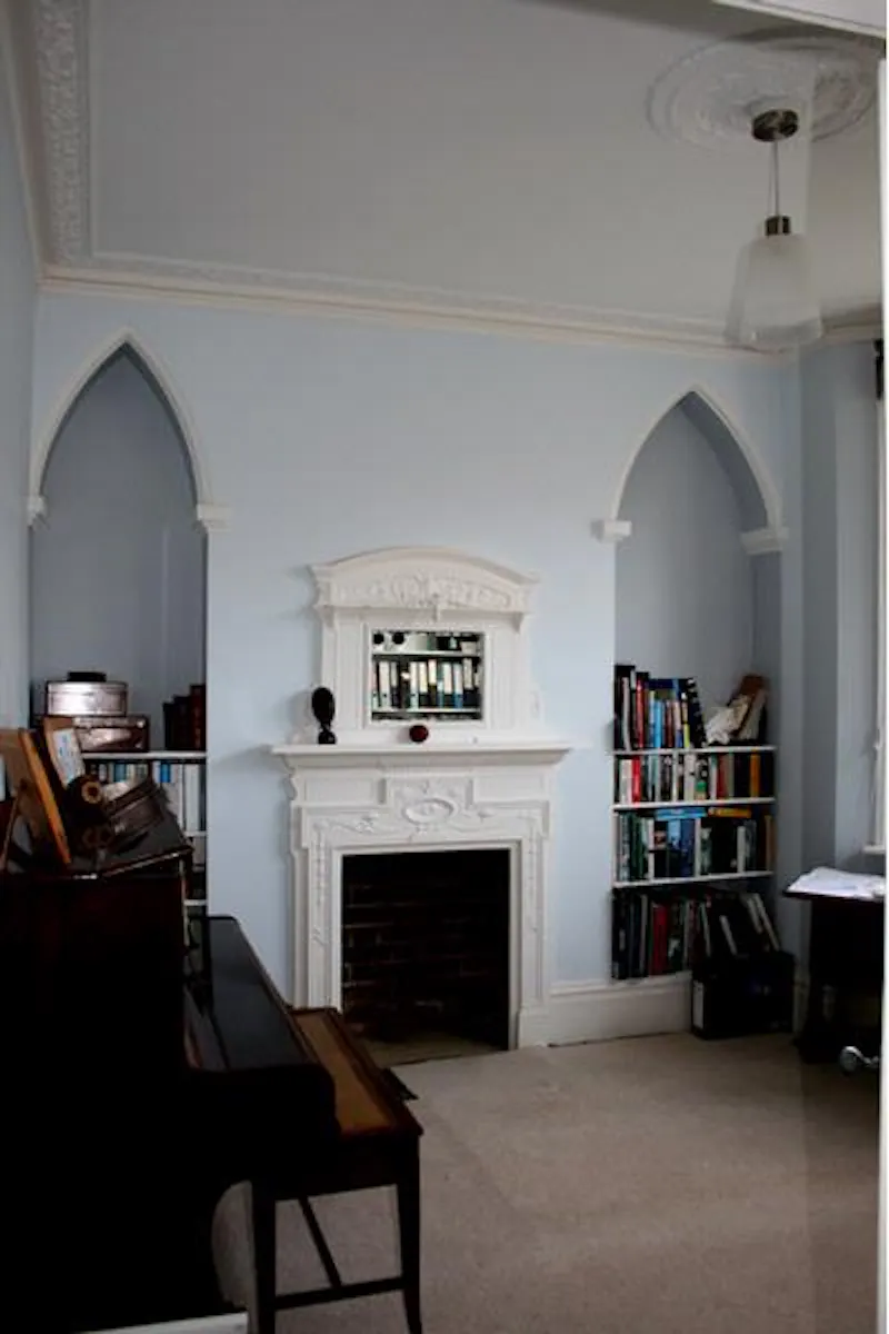 Piano at Handsome house in Henley, B1546 (photo 22)