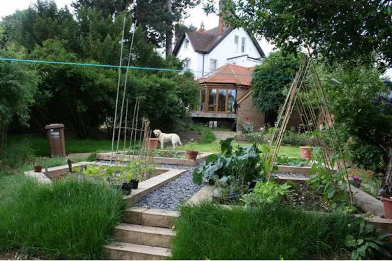 Garden at Handsome house in Henley, B1546 (photo 27)