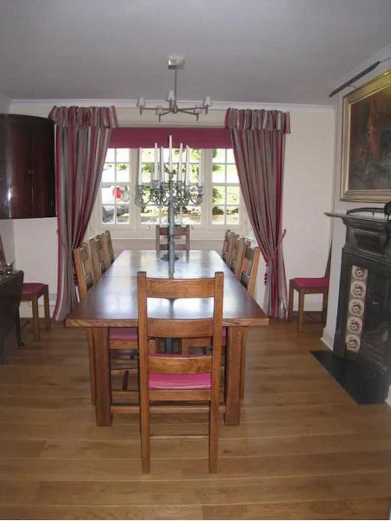 Dining room at Ex-hunting lodge in Aylesbury, A1257 (photo 8)