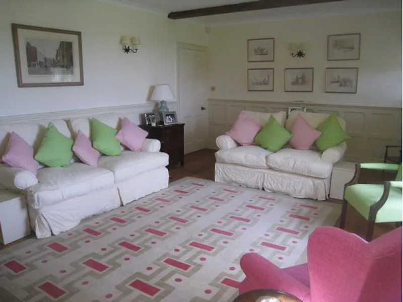 Living Room at Ex-hunting lodge in Aylesbury, A1257 (photo 11)