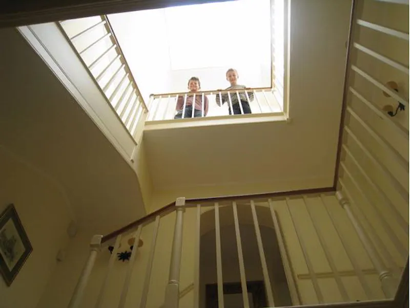 Staircase at Ex-hunting lodge in Aylesbury, A1257 (photo 13)
