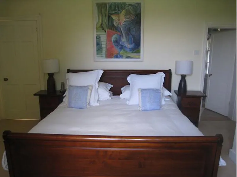 Bedroom at Ex-hunting lodge in Aylesbury, A1257 (photo 14)